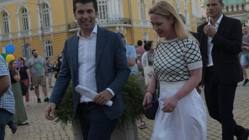 Жената на Петков продължава с кризисния ПР за ПП! Този път показа СНИМКА от…