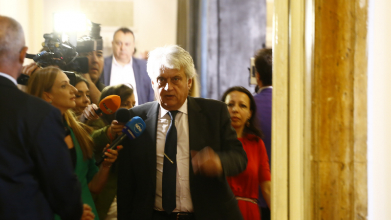Гузен, негонен бяга: Рашков коментира той ли е разследваният вътрешен министър