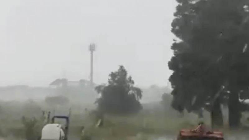 Буря помля село в Южна България ВИДЕО 