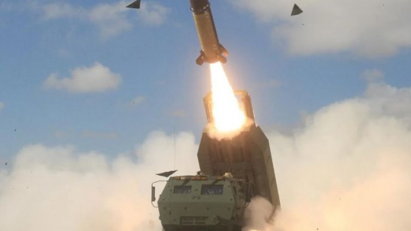 ВИДЕО от войната: Украинците показаха как поразяват руски части с американските ракети HIMARS