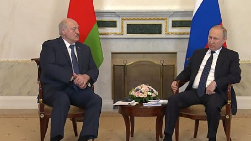 Путин обеща на Минск ракетни комплекси „Искандер-М”, а Лукашенко го помоли да...