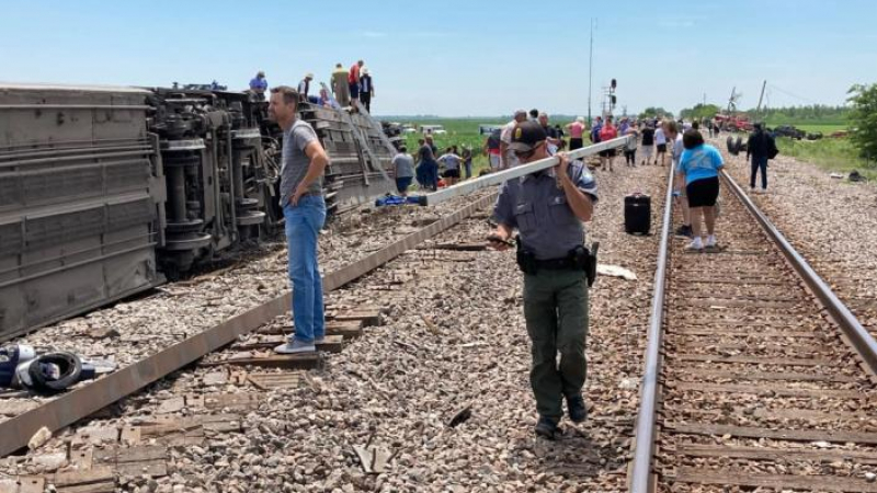 Инцидент: Пътнически влак с 243 души дерайлира в САЩ ВИДЕО