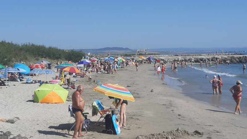 Туристи видяха цените на Централния плаж в Черноморец и отсякоха: Така се прави бизнес СНИМКИ