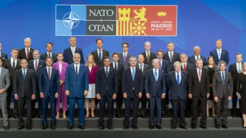Шок на срещата на върха на НАТО в Мадрид! Лидерите откриха руска следа на масите си и... СНИМКА