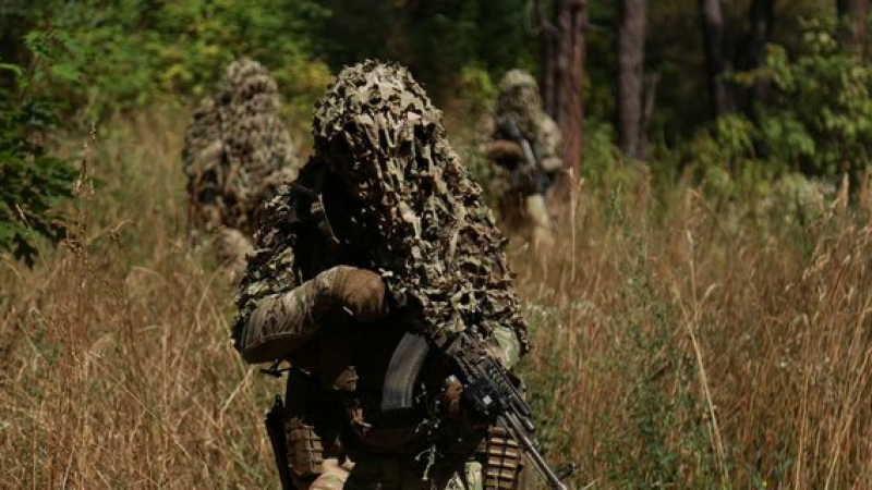 "Таймс": Батальонът "Шаман" с истински украински рамбовци извършва диверсии дълбоко в руска територия 