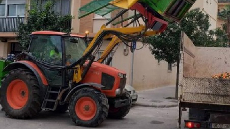 Показаха на ВИДЕО най-необичайното използване на трактор в градска среда