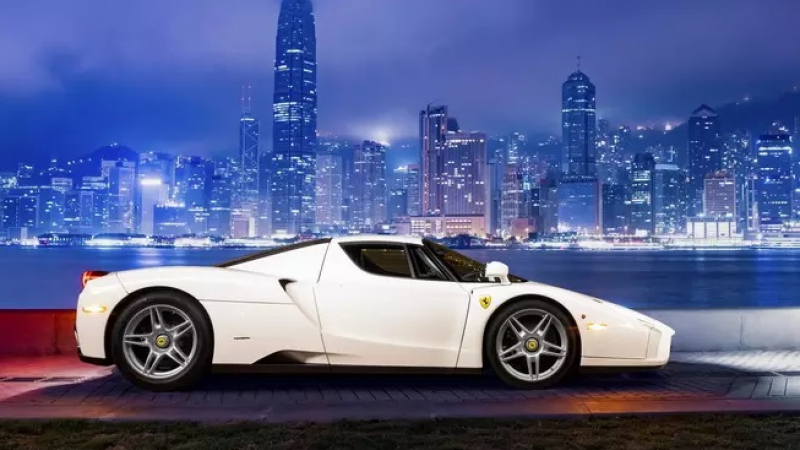 Продава се единственото и уникално бяло Ferrari Enzo в света СНИМКИ