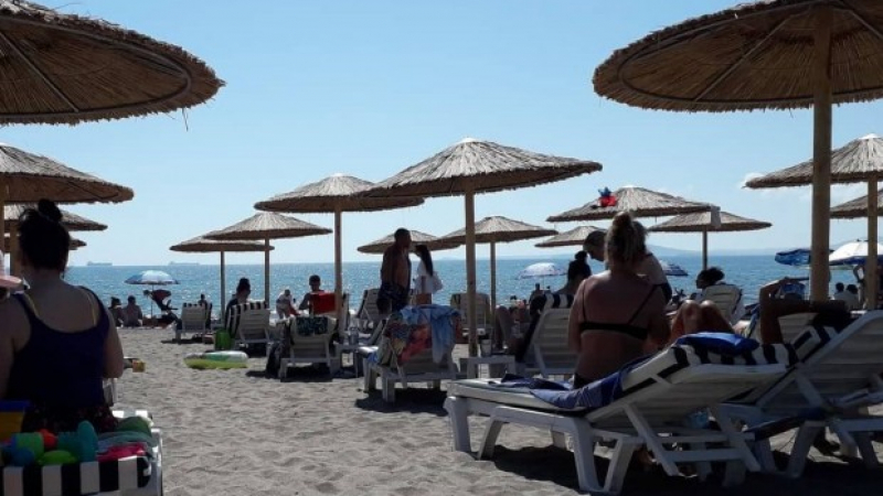 Бесен летовник разкри как са го оскубали с безплатен чадър на плажа в Бургас
