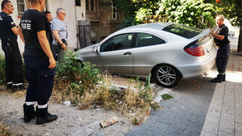 Колата на 77- г. Цветан от Пловдив пропадна в канал, а после се случи нещо неочаквано СНИМКИ