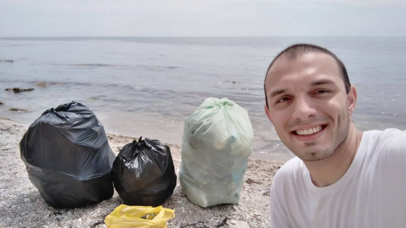 След 10 г. в Германия Светослав се прибра в България, за да събира боклуци