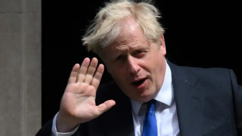 Развръзка: Борис Джонсън хвърли оставка, но ще е премиер до...