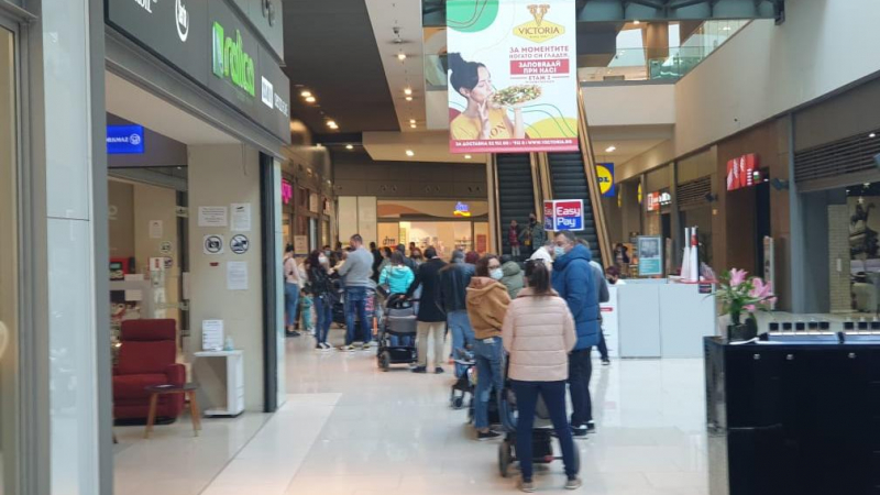 Евакуация в столичен мол, вият сирени