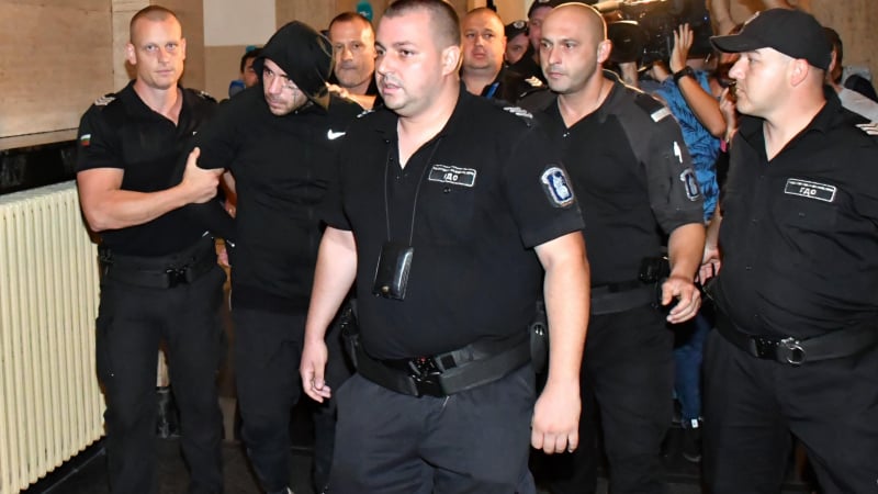 Полицаите на Рашков пак помагат на Семерджиев, ето къде зарязаха джипа му ВИДЕО 