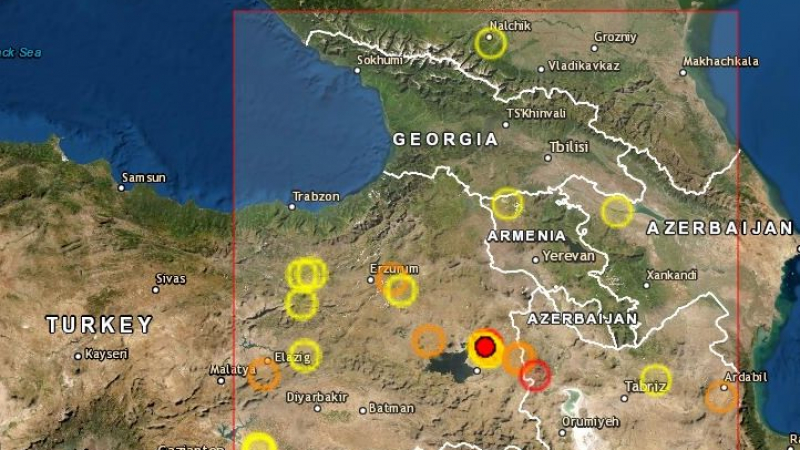 Земята се разтресе силно в Турция, настъпи паника 