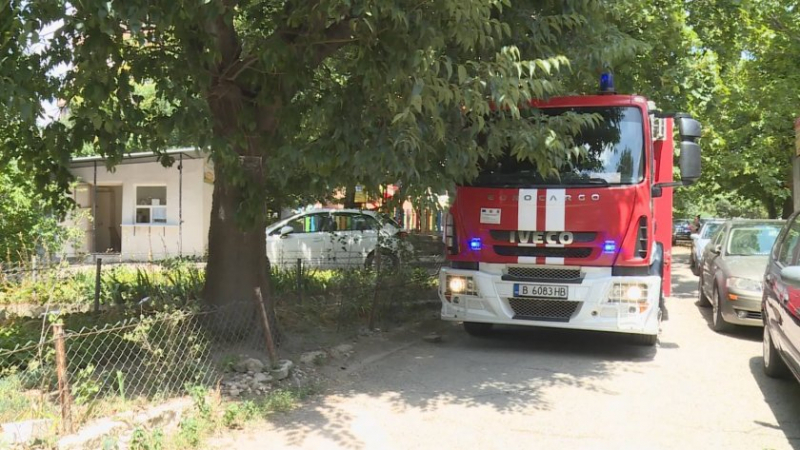 Силен взрив в блок във Варна, ето какво се случва СНИМКИ 