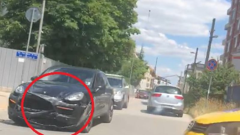 Първо в БЛИЦ! Адско меле с Порше Кайен в София ВИДЕО