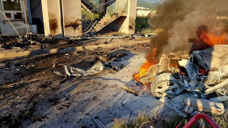 Шофьор изгоря жив в разцепена кола до София ВИДЕО