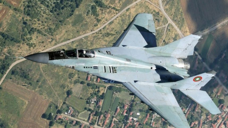 Опасни новини за преследвания от два Миг-29 и приземен в Бохот самолет
