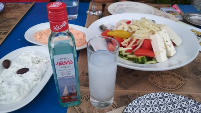  Семейство от Пловдив показа обилната си вечеря в заведение на Халкидики и отсече: За 66 евро - не е зле! СНИМКИ