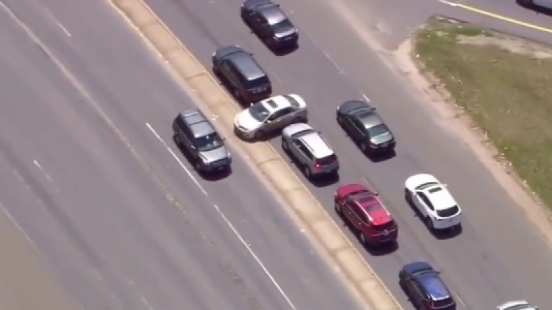 Зрелищни ВИДЕА: Крадец отмъкна кола и спретна с полицията гонка в стил GTA