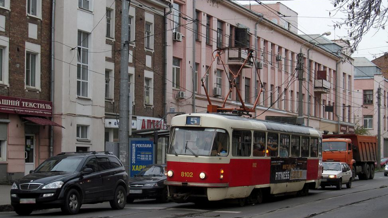 В Харков подкараха съветски трамваи след тежкия обстрел 