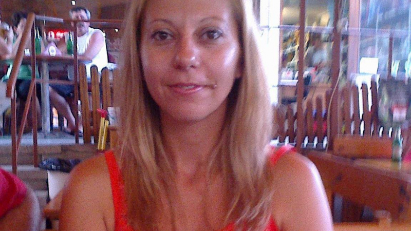 Красива и обичана учителка се самоуби със скок от 4-ия етаж в Бургас