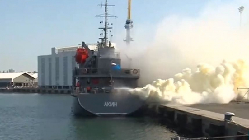 Военни гасят пожар на Пристанище "Бургас", но... ВИДЕО