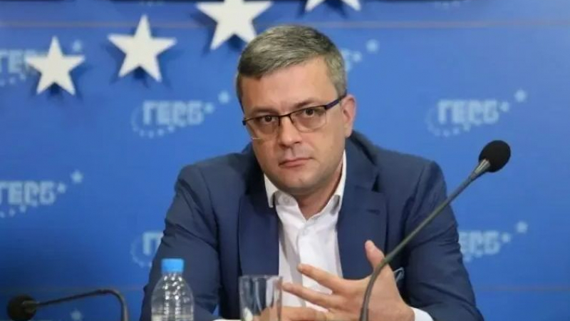 Биков призова Нинова веднага да върне третия мандат и Радев да насочи избори