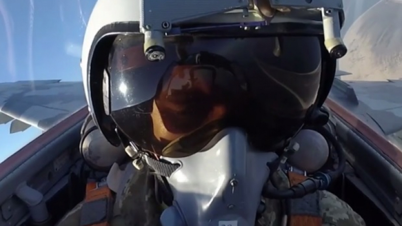 Украински пилот се присмя на "тъпите" си руски колеги ВИДЕО