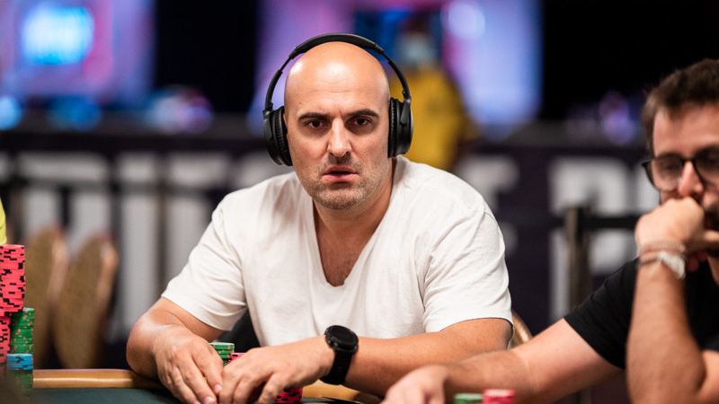 Българин натрупа тлъсти пачки от турнир по покер в Лас Вегас