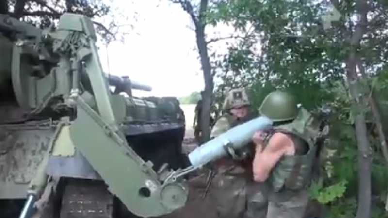 ВИДЕО от войната: Оръдия "Пион" пробиват бетонните стени на укрепленията на украинските бойци