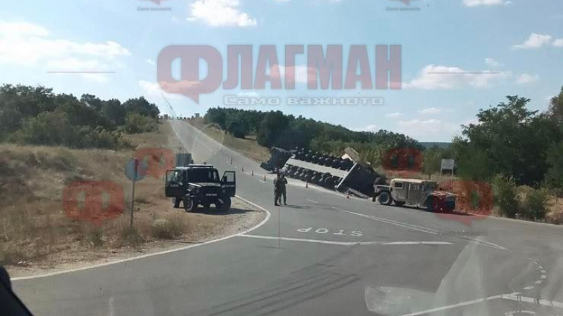 Eкшън край Петолъчката: US тир с танкове се преобърна, Динко от Ямбол отказал помощ 