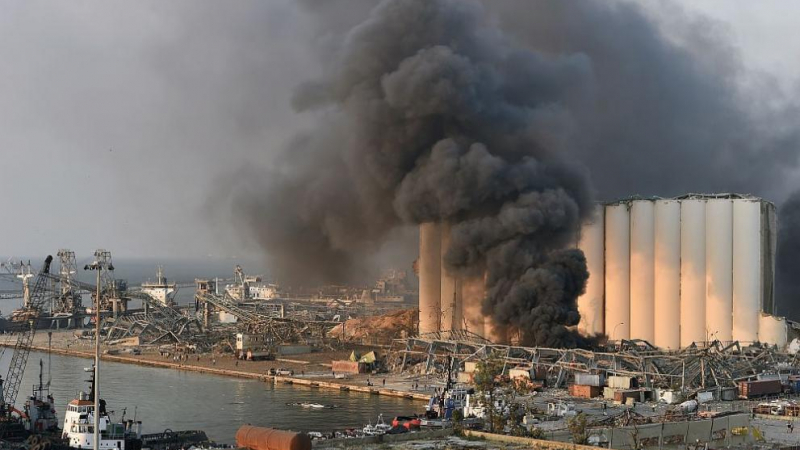 Нов ужас на пристанището в Бейрут! Небето почерня ВИДЕО