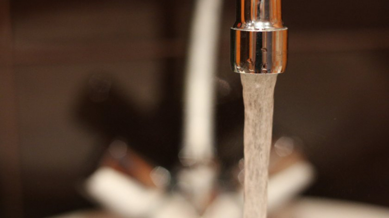 КЕВР взима решение с колко ще поскъпнат цените на водата и газа