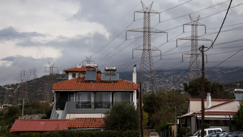 Гърция продължава субсидиите за ток на домакинствата