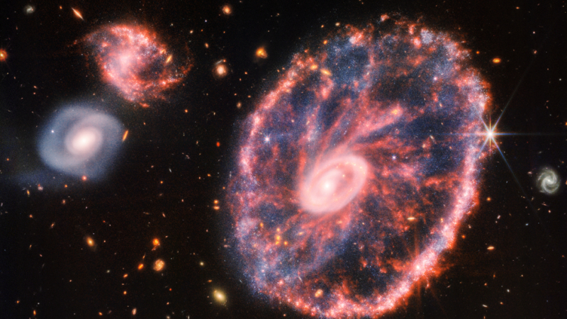 NASA публикува уникален кадър на галактика, намираща се на 500 млн. светлинни години от нас СНИМКА