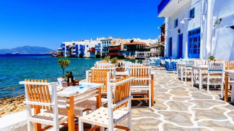 Туристите забравиха за Миконос и Санторини, ето накъде се юрнаха тази година