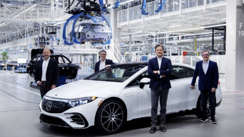 Колко печелят служителите на Mercedes-Benz: От новопостъпил до изпълнителен директор