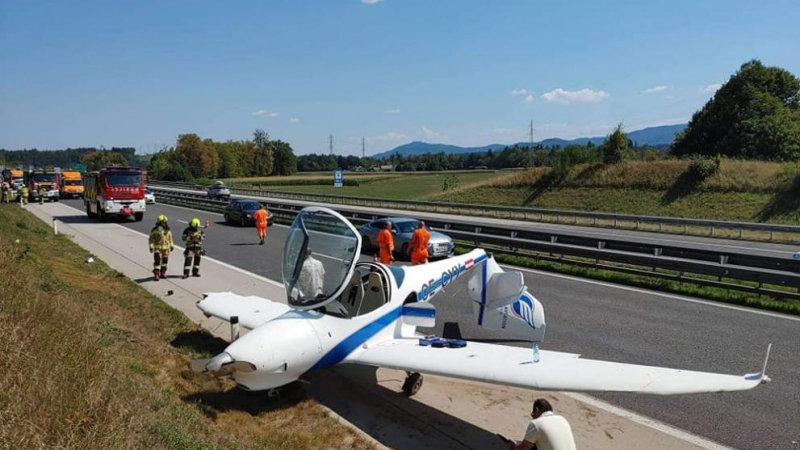 Като на филм: Малък самолет кацна на магистрала в Словения