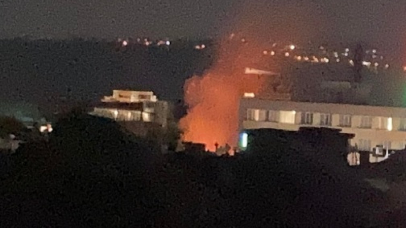Огнен инцидент близо до Младежкия дом във Варна СНИМКИ