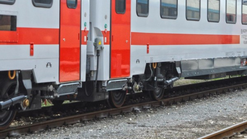 Трагедия! Бързият влак Варна - София блъсна и уби мъж в Ямболско