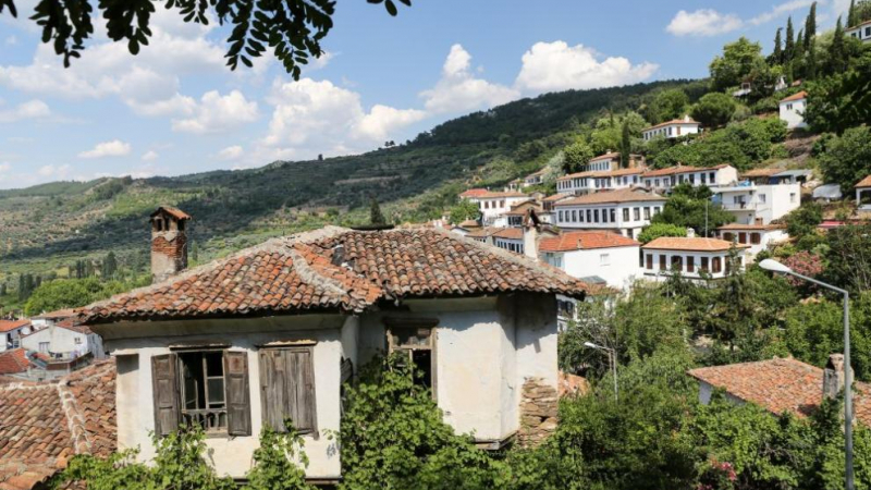 Мистериозен шум под земята се появи в още едно турско село