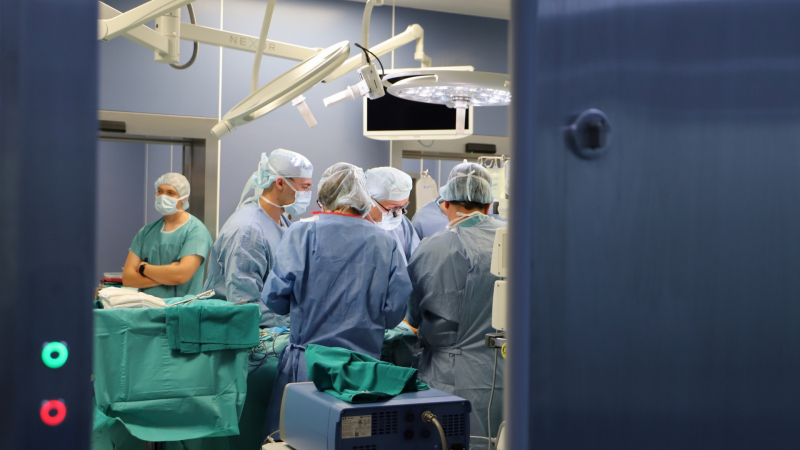  37-годишна жена получи нов черен дроб след 6 часова операция във ВМА СНИМКИ