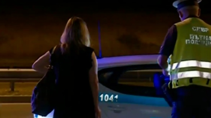 Брутално ВИДЕО: Столичани арестуват пияна шофьорка, водят я при катаджии и... 
