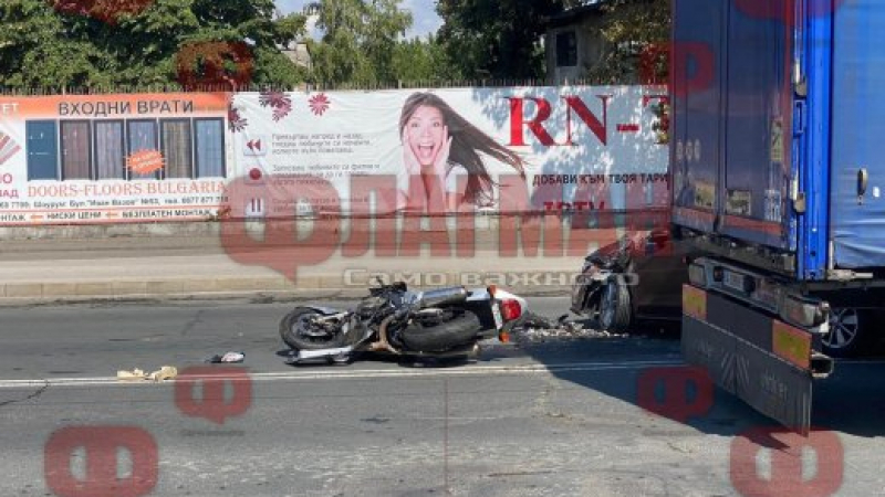 Нова черна вест от пътя! Почина жената на моториста от мелето в Бургас