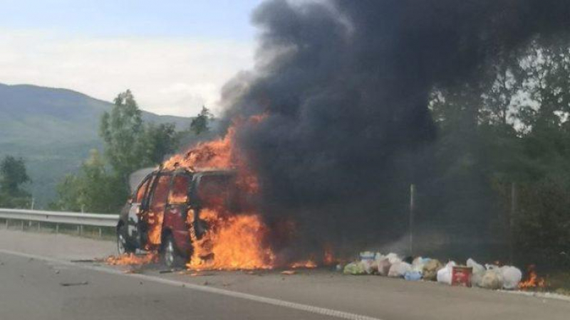 Нов огнен ад на "Тракия": Кола пламна като факла, а тир блокира аутобана