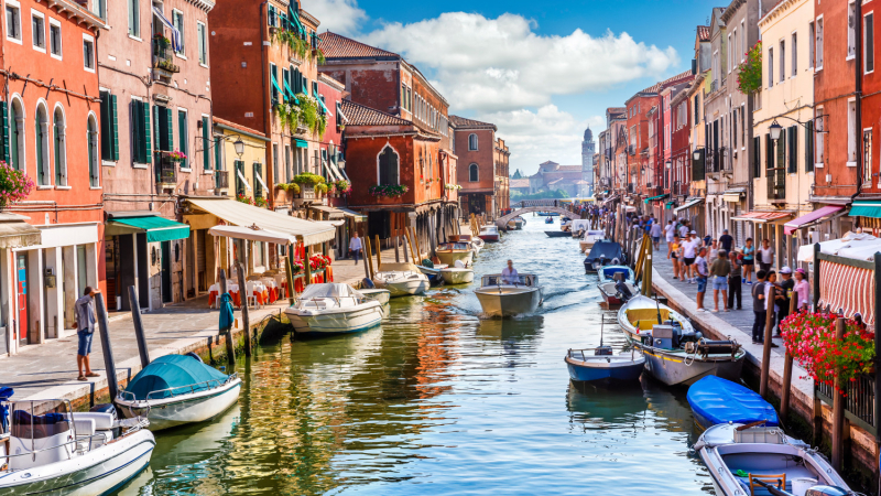 Туристи се перчиха нагло във Венеция, но сега се крият като мишки, защото... ВИДЕО