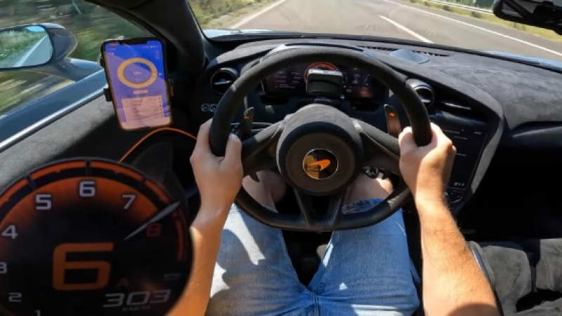 От първо лице: Суперкола McLaren ускорява до 326 км/ч на магистрала ВИДЕО