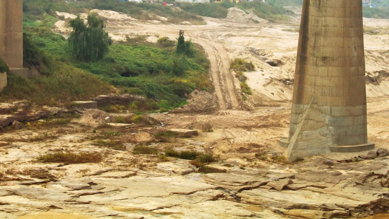 Китай обяви национална суша, реките пресъхнаха 