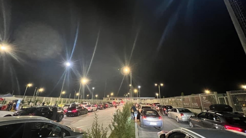 Ад за шофьорите на границата с Турция, чака се повече от 10 часа СНИМКИ